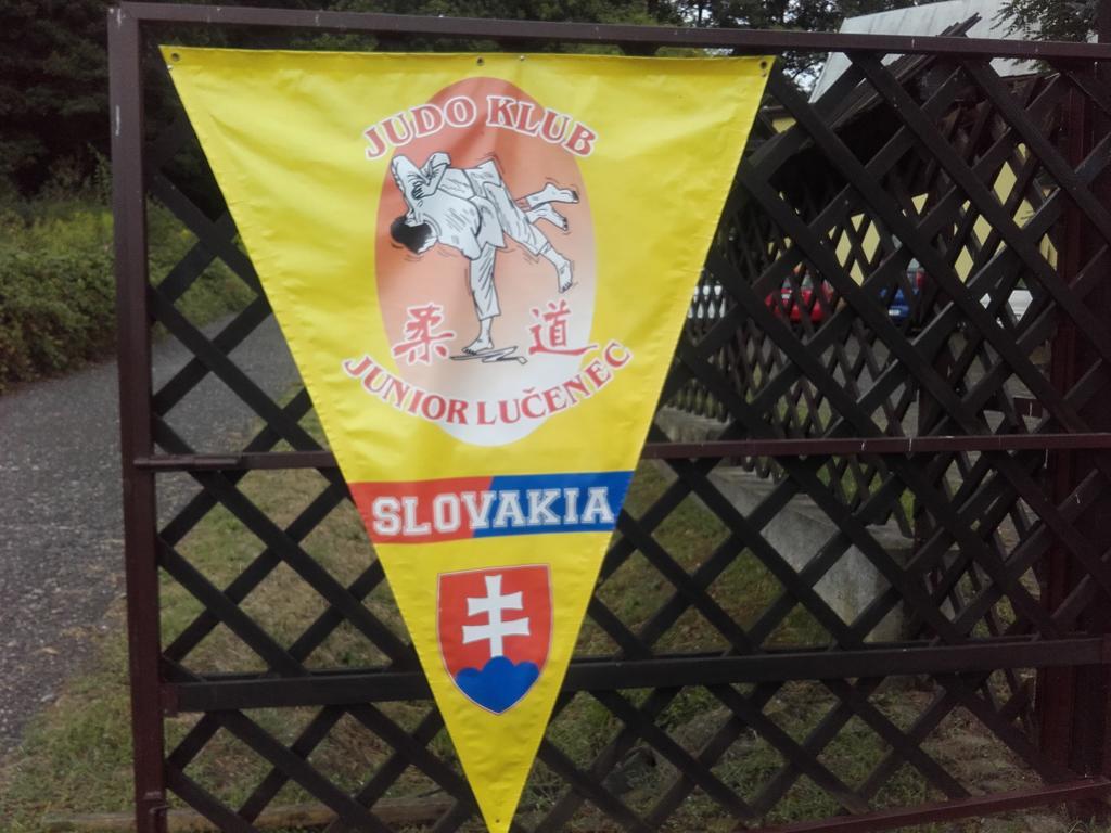Turisticka Ubytovna Hotel Divin Luaran gambar