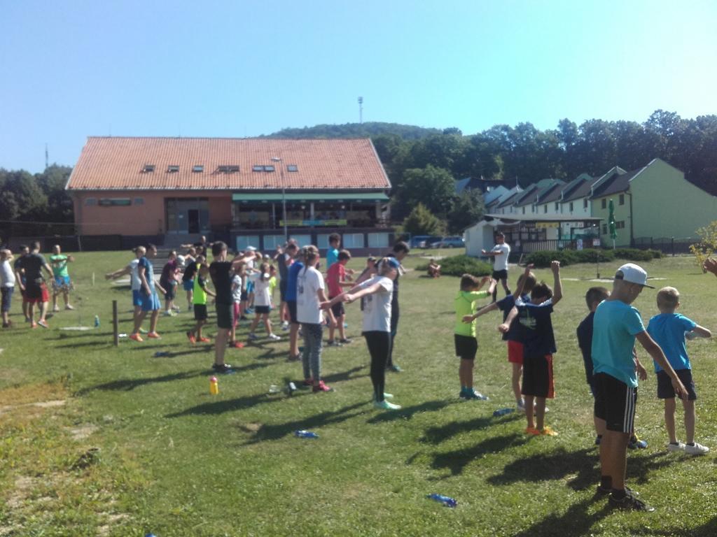 Turisticka Ubytovna Hotel Divin Luaran gambar