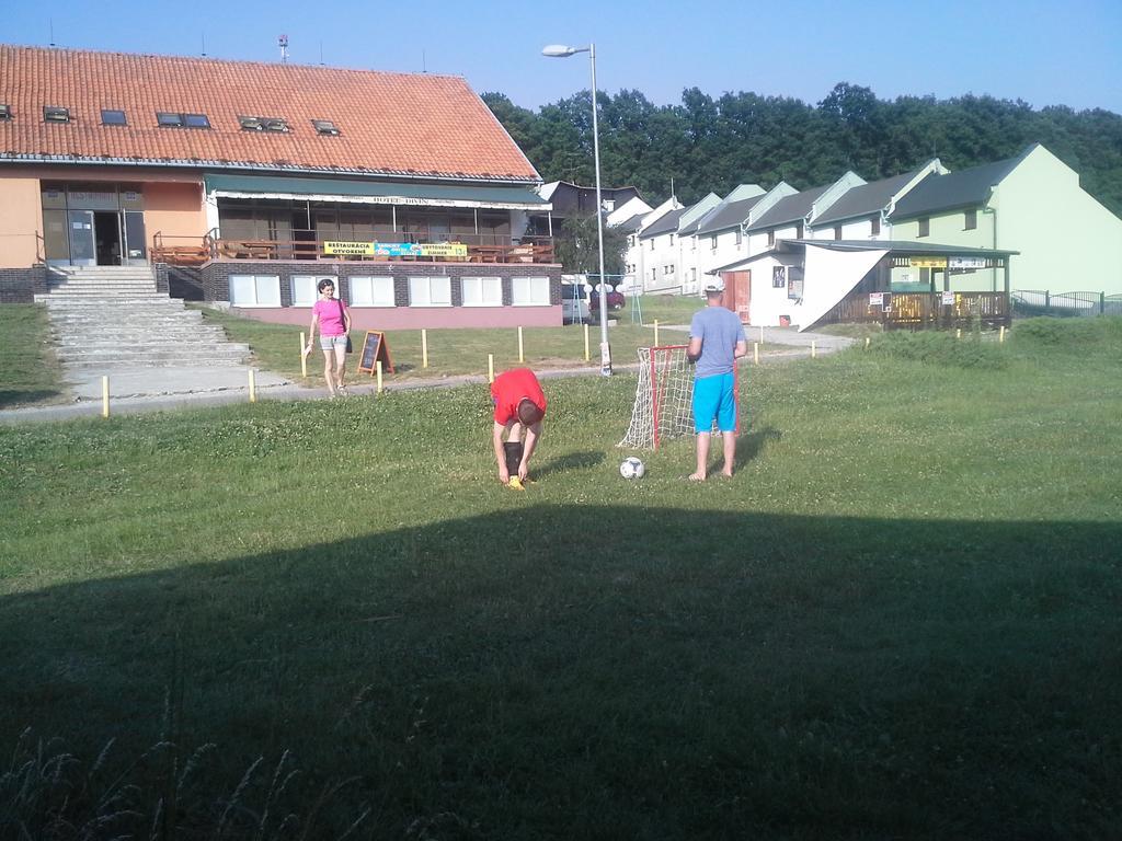 Turisticka Ubytovna Hotel Divin Luaran gambar